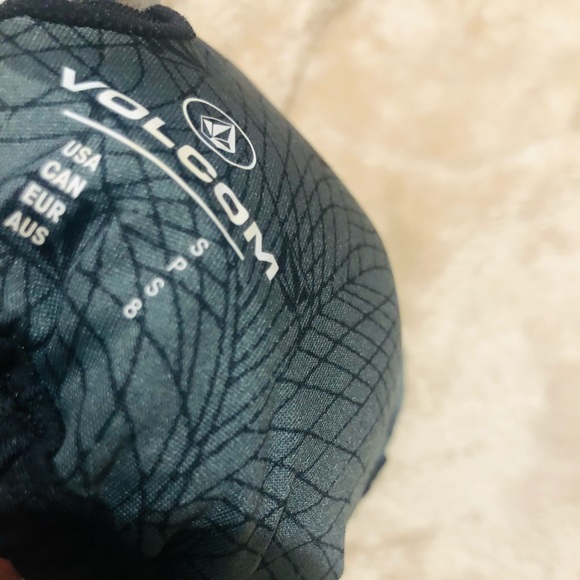 VOLCOM Simply solid Eco swim Collection Bikini Top - Size : AU 8 - Picture 4 of 4